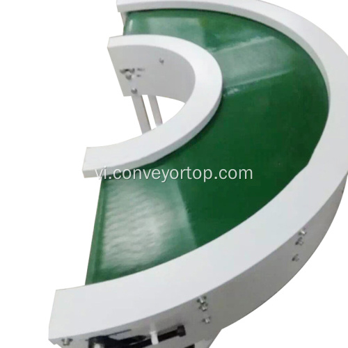 Dây chuyền sản xuất công nghiệp với băng tải đường cong PVC